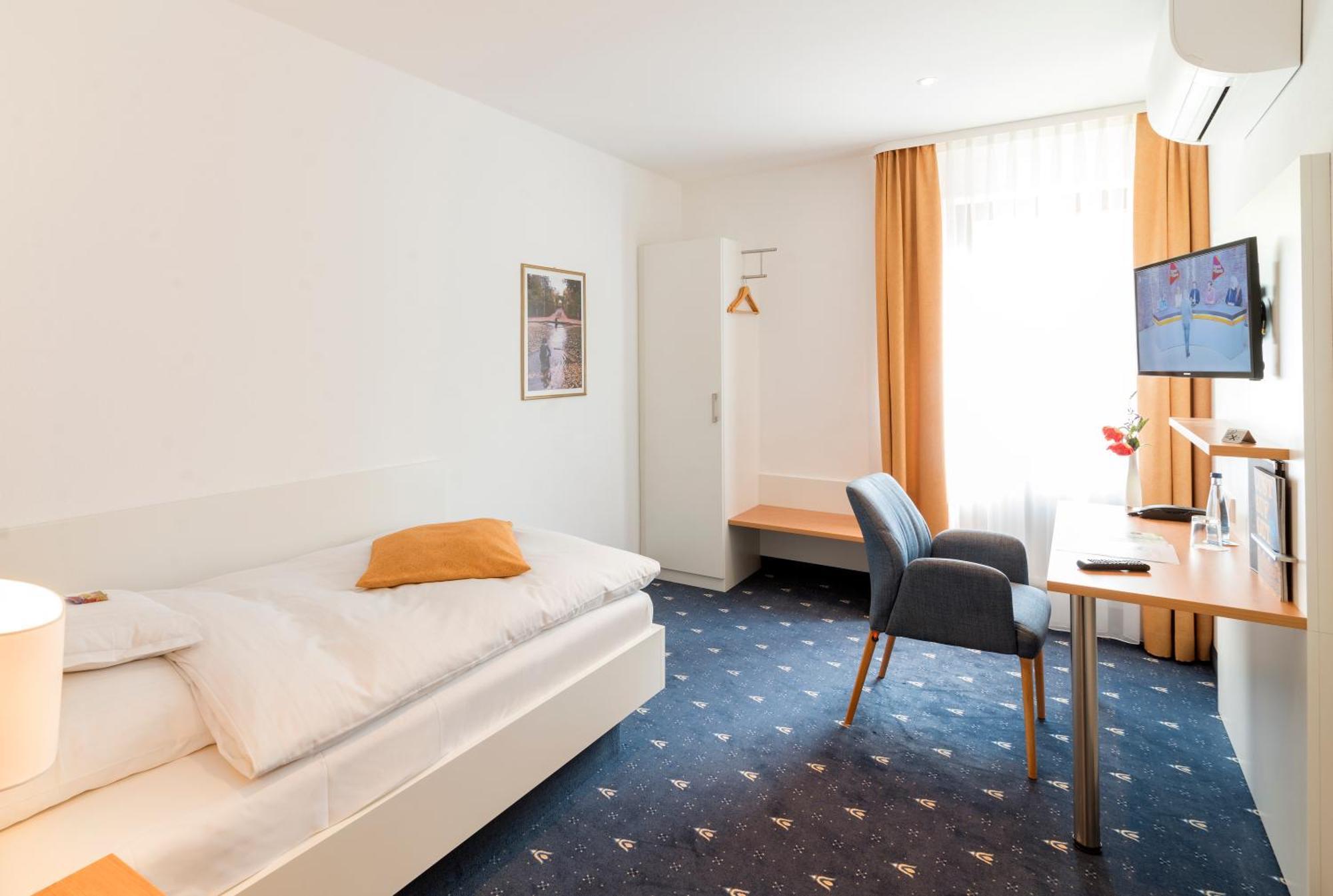 Hotel Adler Post シュヴェツィンゲン エクステリア 写真